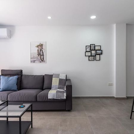 Odyssey - Captivating 2-Bedroom Retreat In Larnaca Zewnętrze zdjęcie
